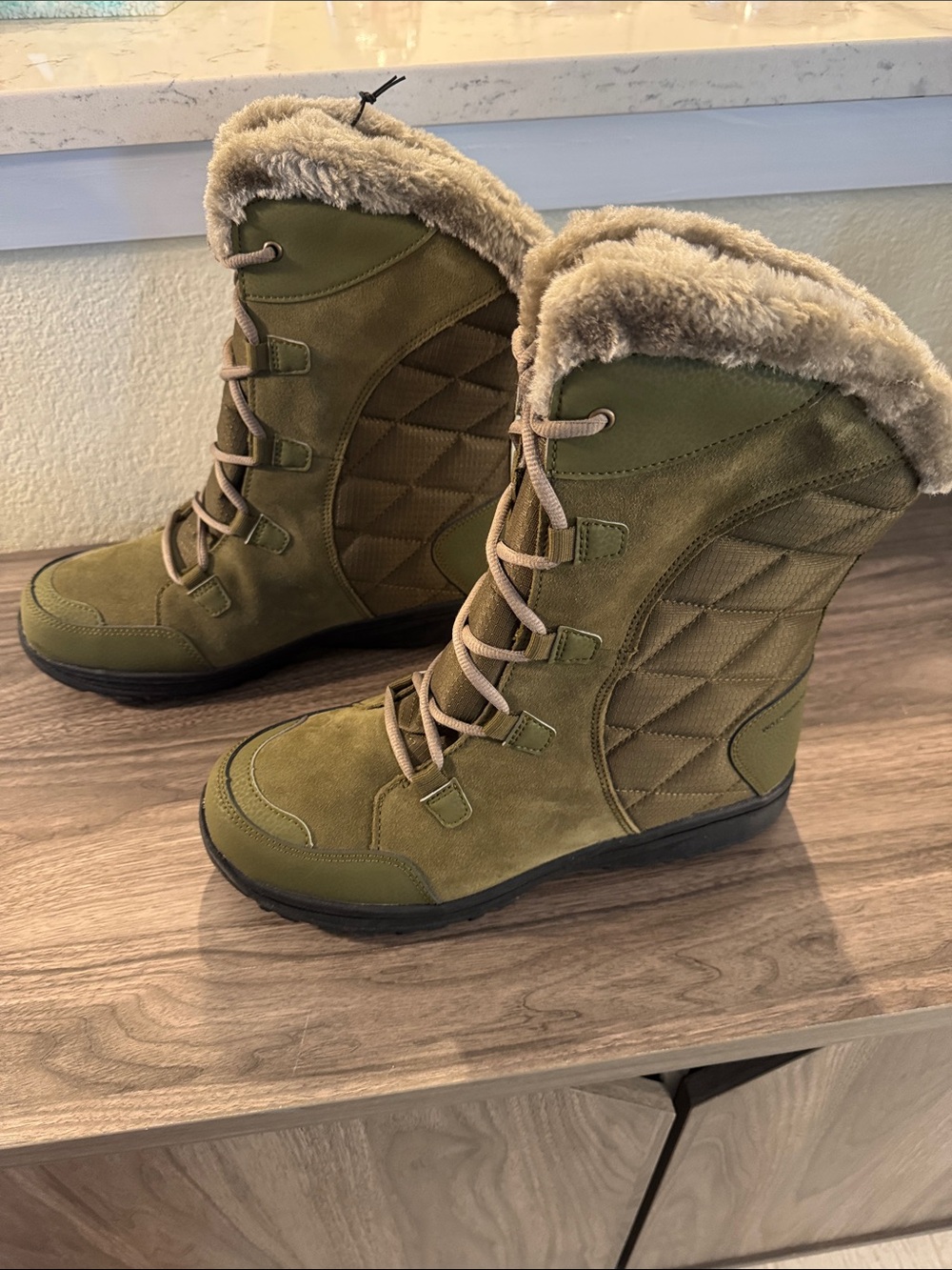 Columbia (RET $80) Olive Green Lace-Up Winter Boots with Faux Fur, Womens 11 - Picture 6 of 10